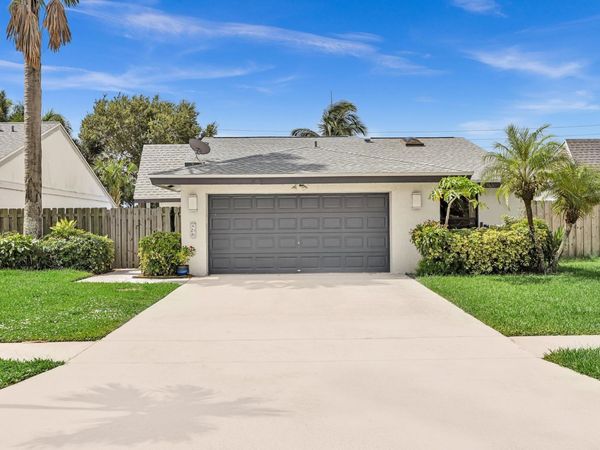 23 BAYTREE Circle, Boynton Beach, FL 33436