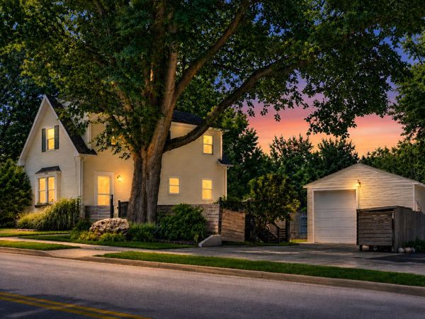 1212 Dean Street , St. Charles, IL 60174