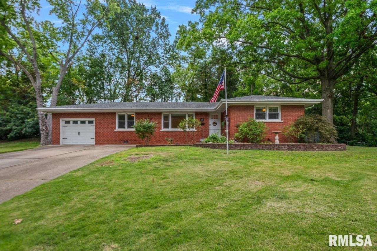 28 Sunnyside Drive, Springfield, IL 62702 Main Photo