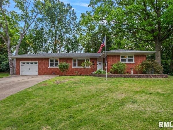 28 SUNNYSIDE Drive, Springfield, IL 62702