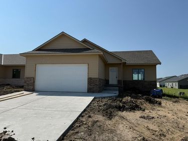 8955 E Joshua St, Bel Aire, KS 67226