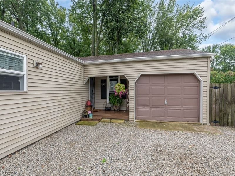 4433 Howard Drive , Vermilion, OH 44089 Photo 2