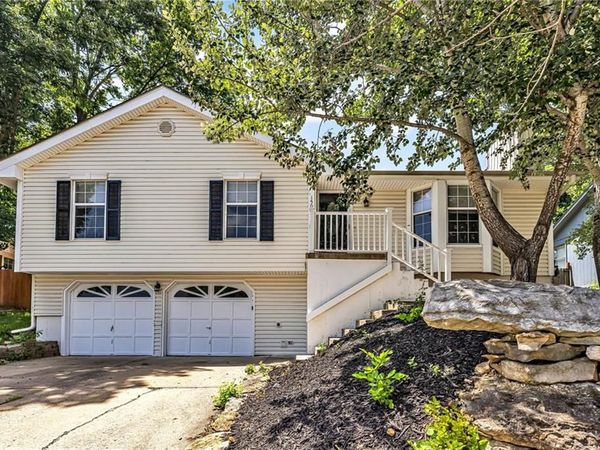 1504 NE Auburn Drive, Lee's Summit, MO 64086
