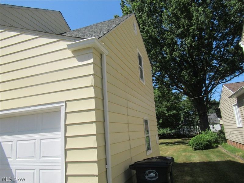 5095 Edenhurst Road, Lyndhurst, OH 44124 Photo 2