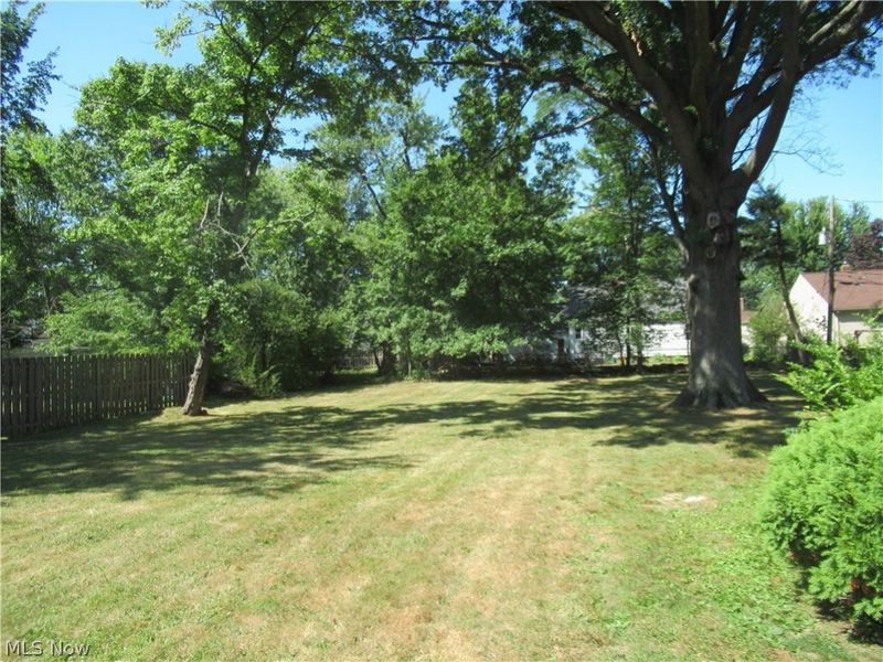 5095 Edenhurst Road, Lyndhurst, OH 44124 Photo 3