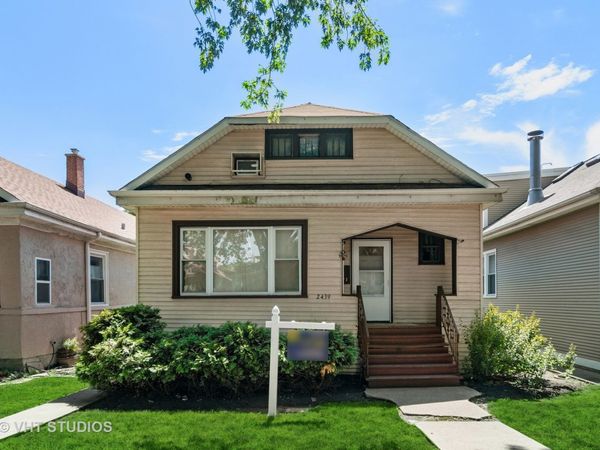 2439 W Byron Street , Chicago, IL 60618
