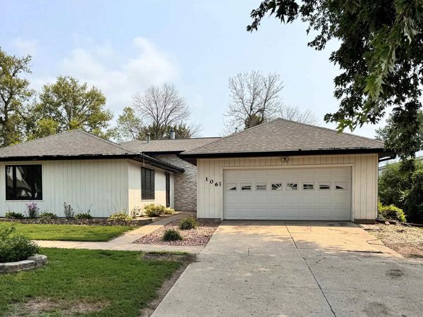106 Carroll St, Sanborn, IA 51248