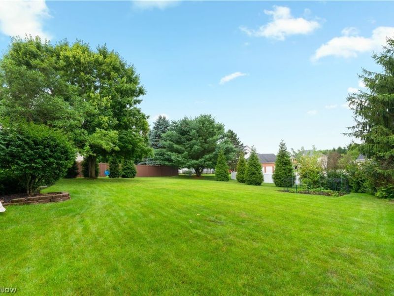 6633 Olde Stone Circle NE, Canton, OH 44721 Photo 10
