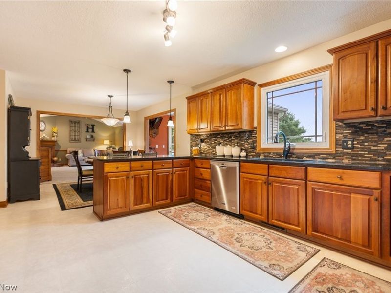 6633 Olde Stone Circle NE, Canton, OH 44721 Photo 23