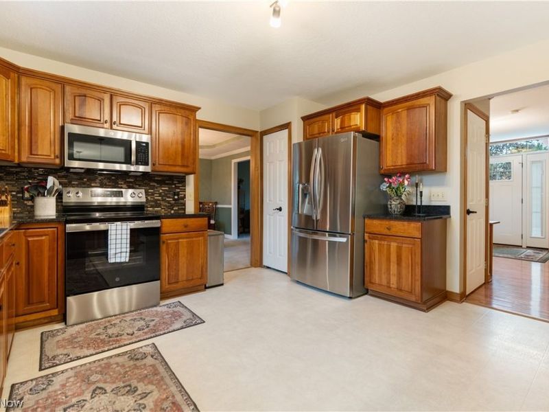6633 Olde Stone Circle NE, Canton, OH 44721 Photo 27