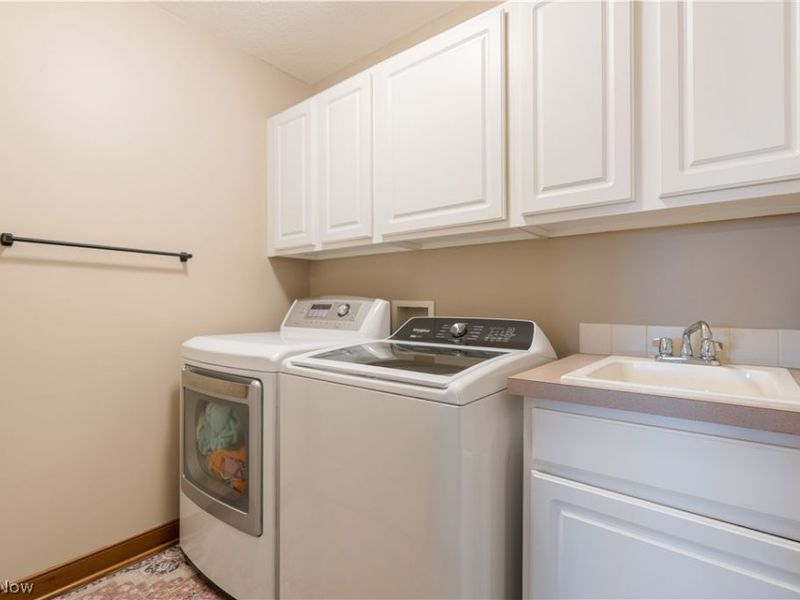 6633 Olde Stone Circle NE, Canton, OH 44721 Photo 30