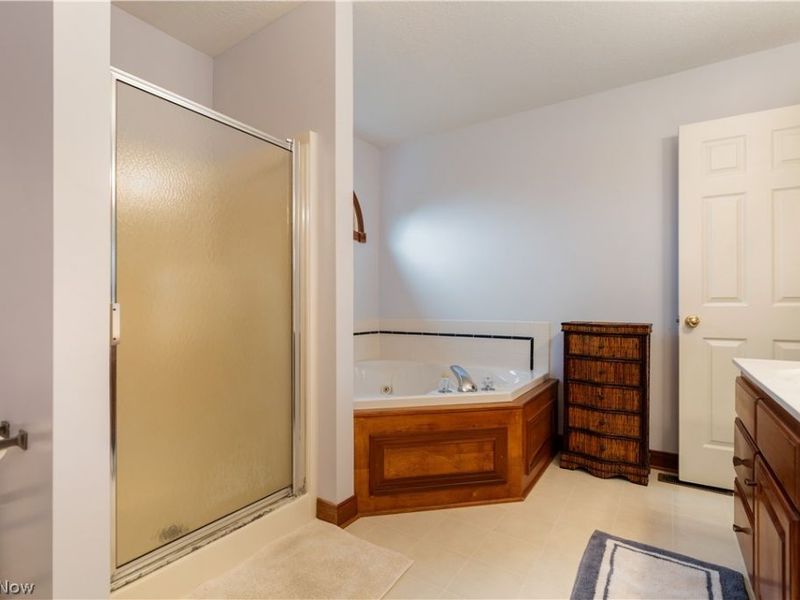 6633 Olde Stone Circle NE, Canton, OH 44721 Photo 41