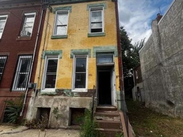 911 W HUNTINGDON STREET, PHILADELPHIA, PA 19133