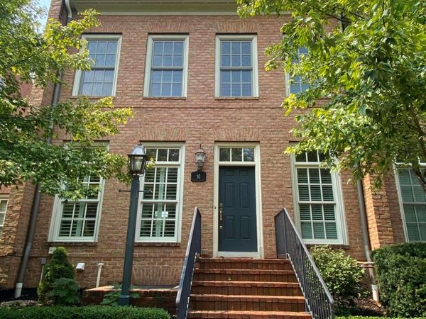 10 Richmond Square , New Albany, OH 43054