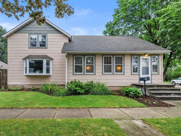 501 Haskins St, Lake Geneva, WI 53147