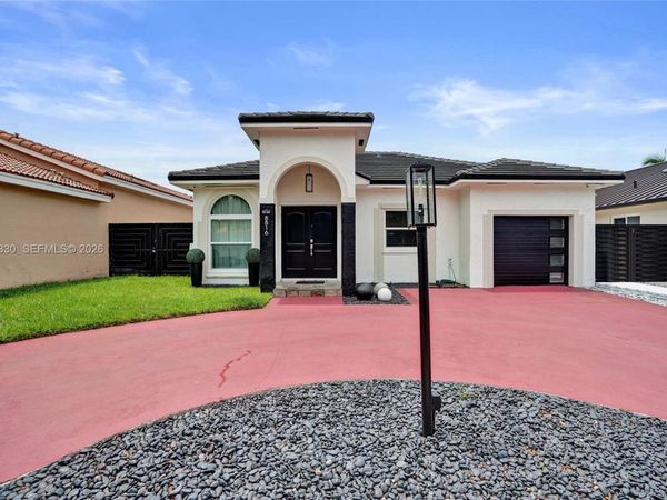 8816 NW 149th Ter, Miami Lakes, FL 33018