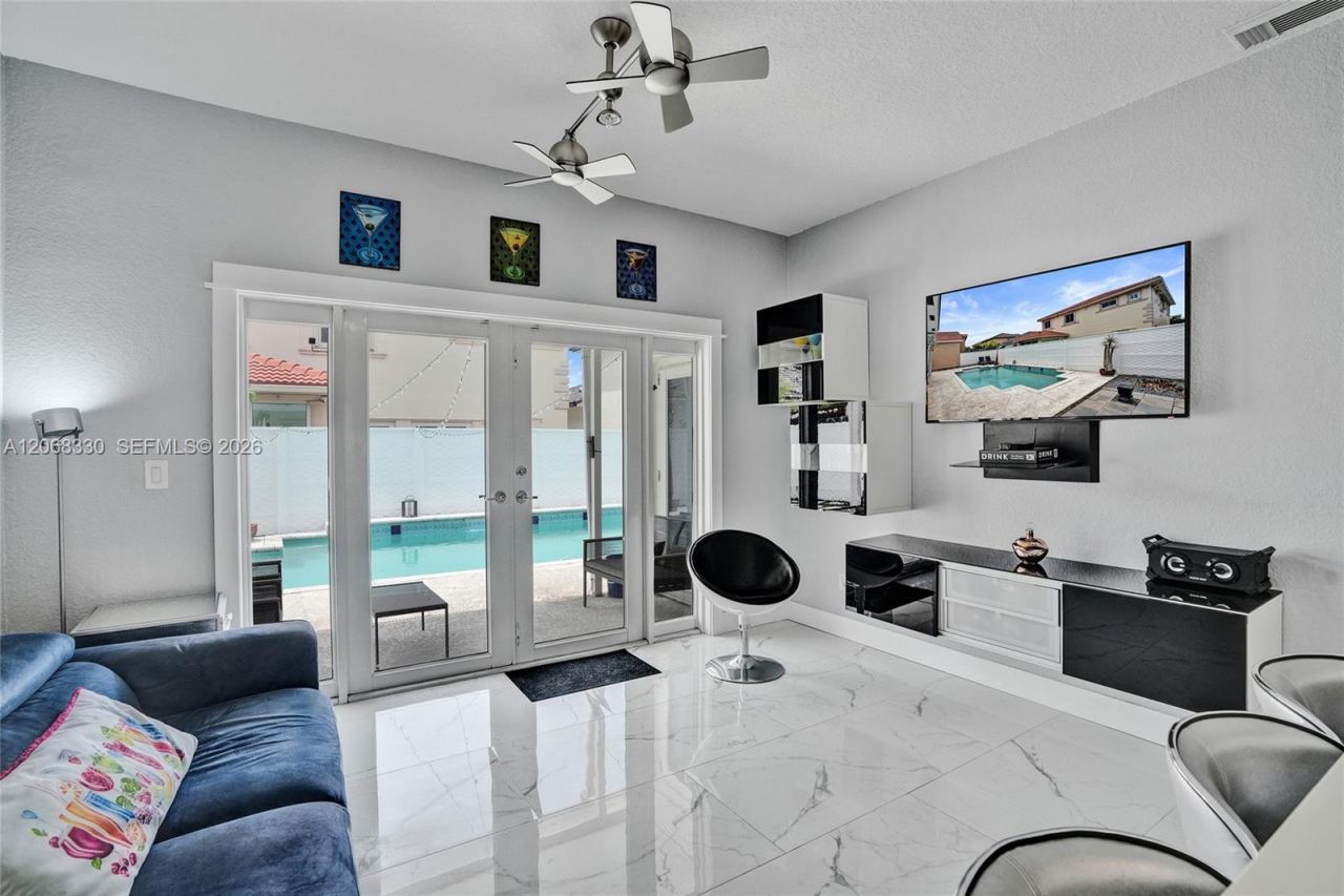 8816 NW 149th Ter, Miami Lakes, FL 33018 Photo