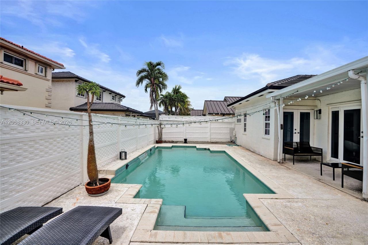8816 NW 149th Ter, Miami Lakes, FL 33018 Photo