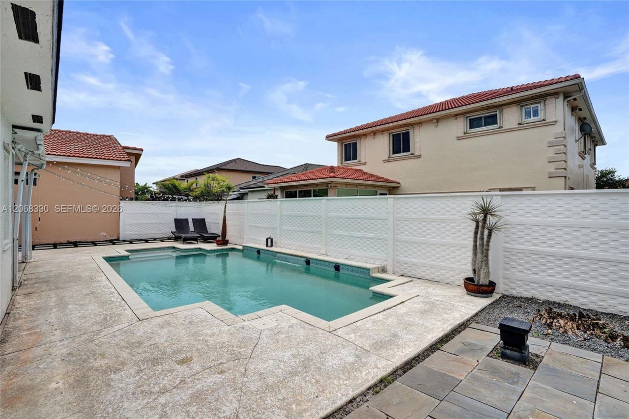 8816 NW 149th Ter, Miami Lakes, FL 33018 Photo