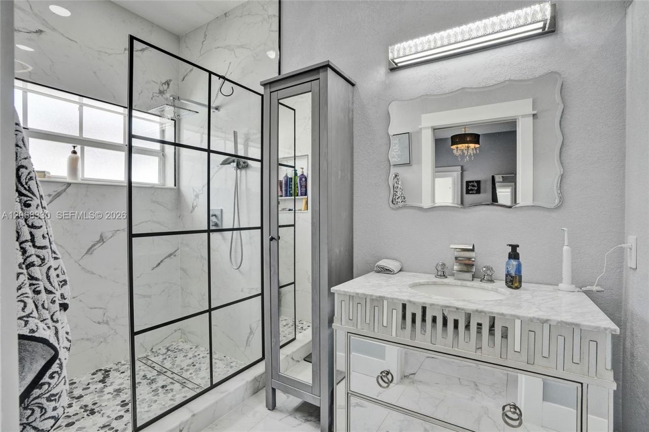 8816 NW 149th Ter, Miami Lakes, FL 33018 Photo
