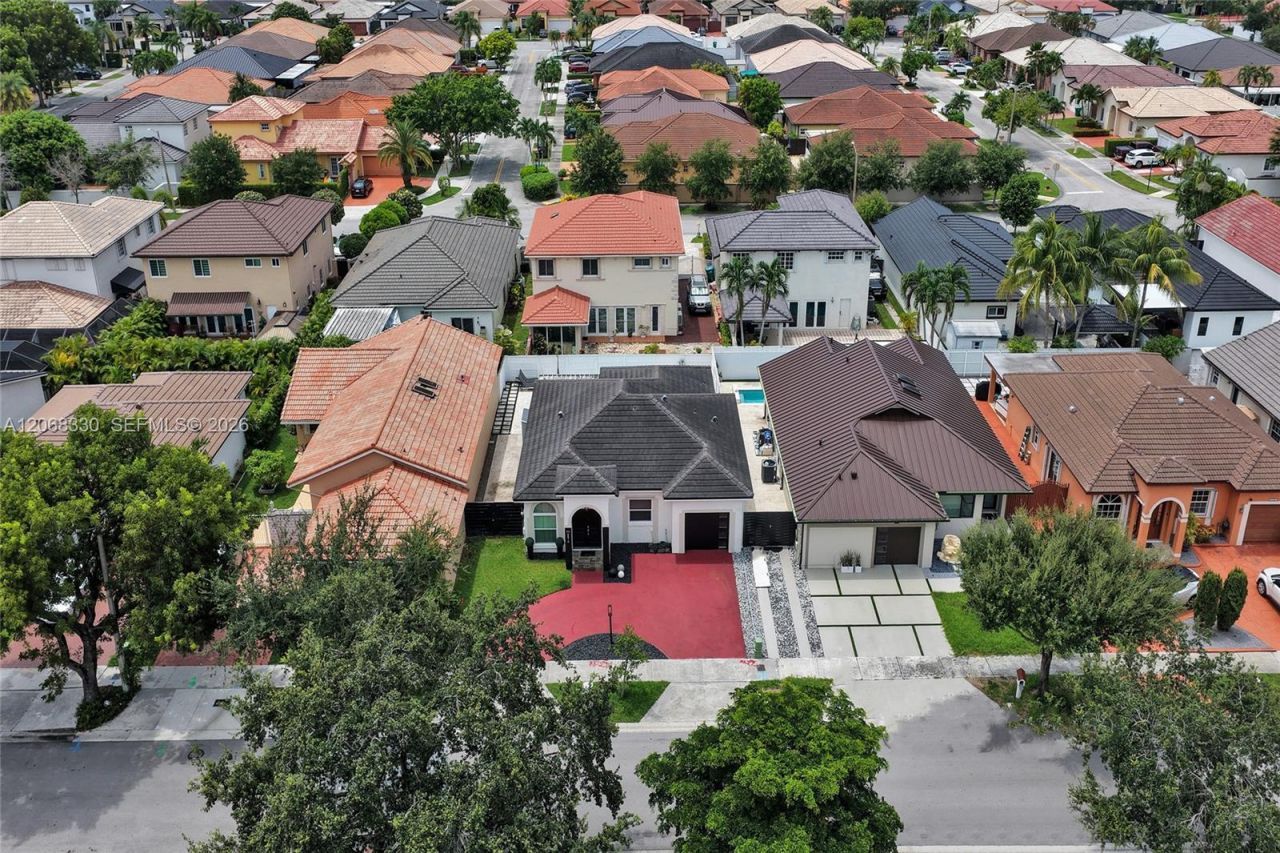 8816 NW 149th Ter, Miami Lakes, FL 33018 Photo