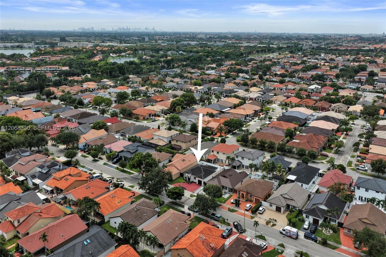 8816 NW 149th Ter, Miami Lakes, FL 33018 Photo