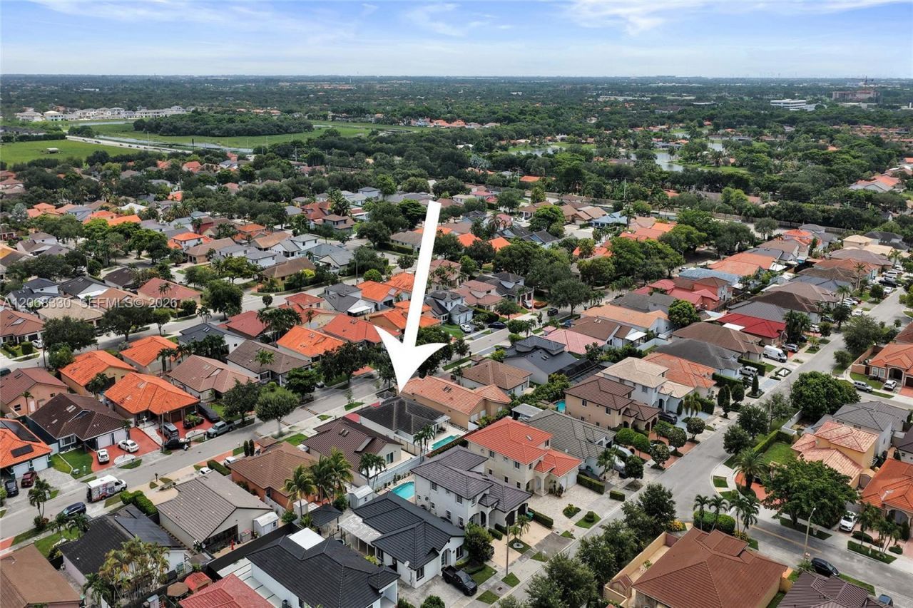 8816 NW 149th Ter, Miami Lakes, FL 33018 Photo