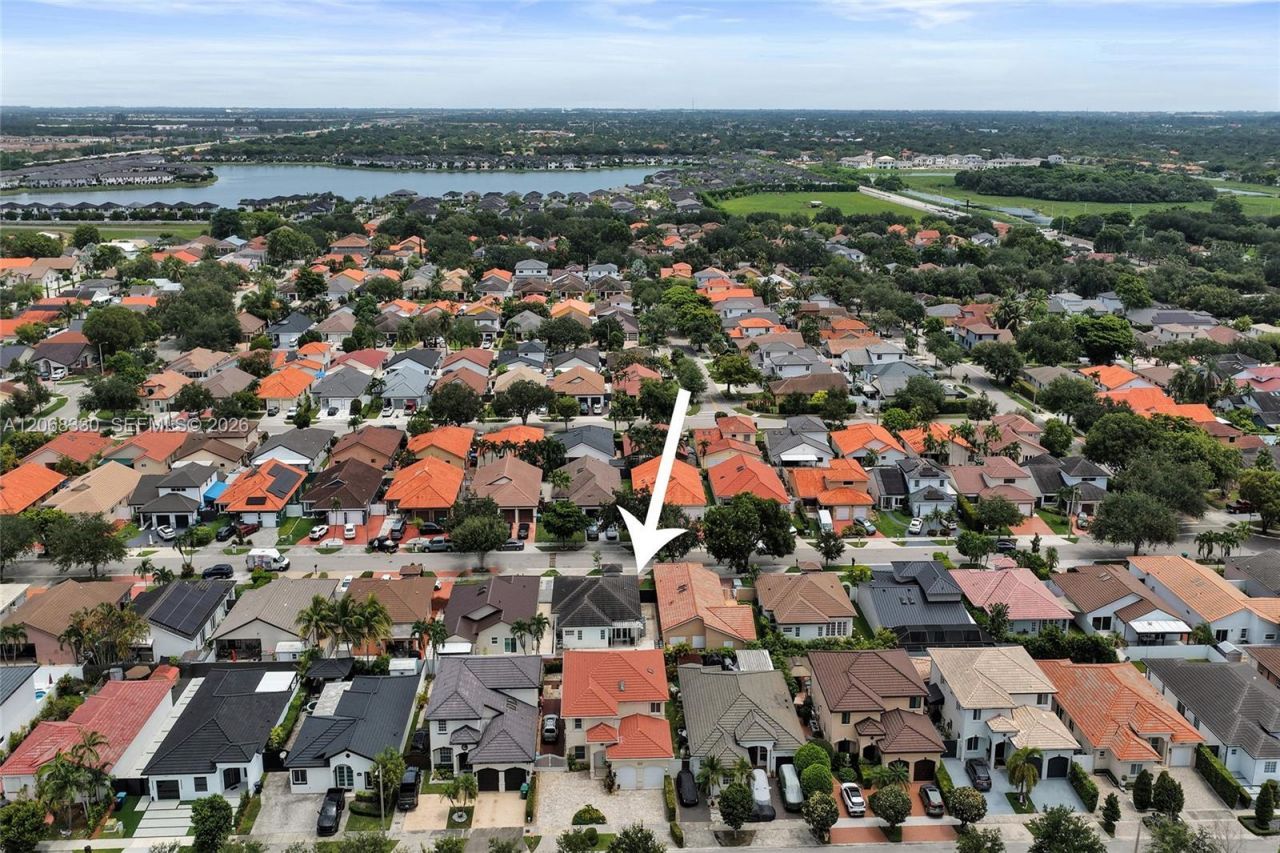 8816 NW 149th Ter, Miami Lakes, FL 33018 Photo