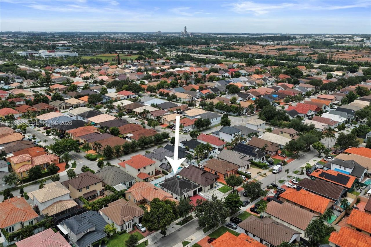 8816 NW 149th Ter, Miami Lakes, FL 33018 Photo