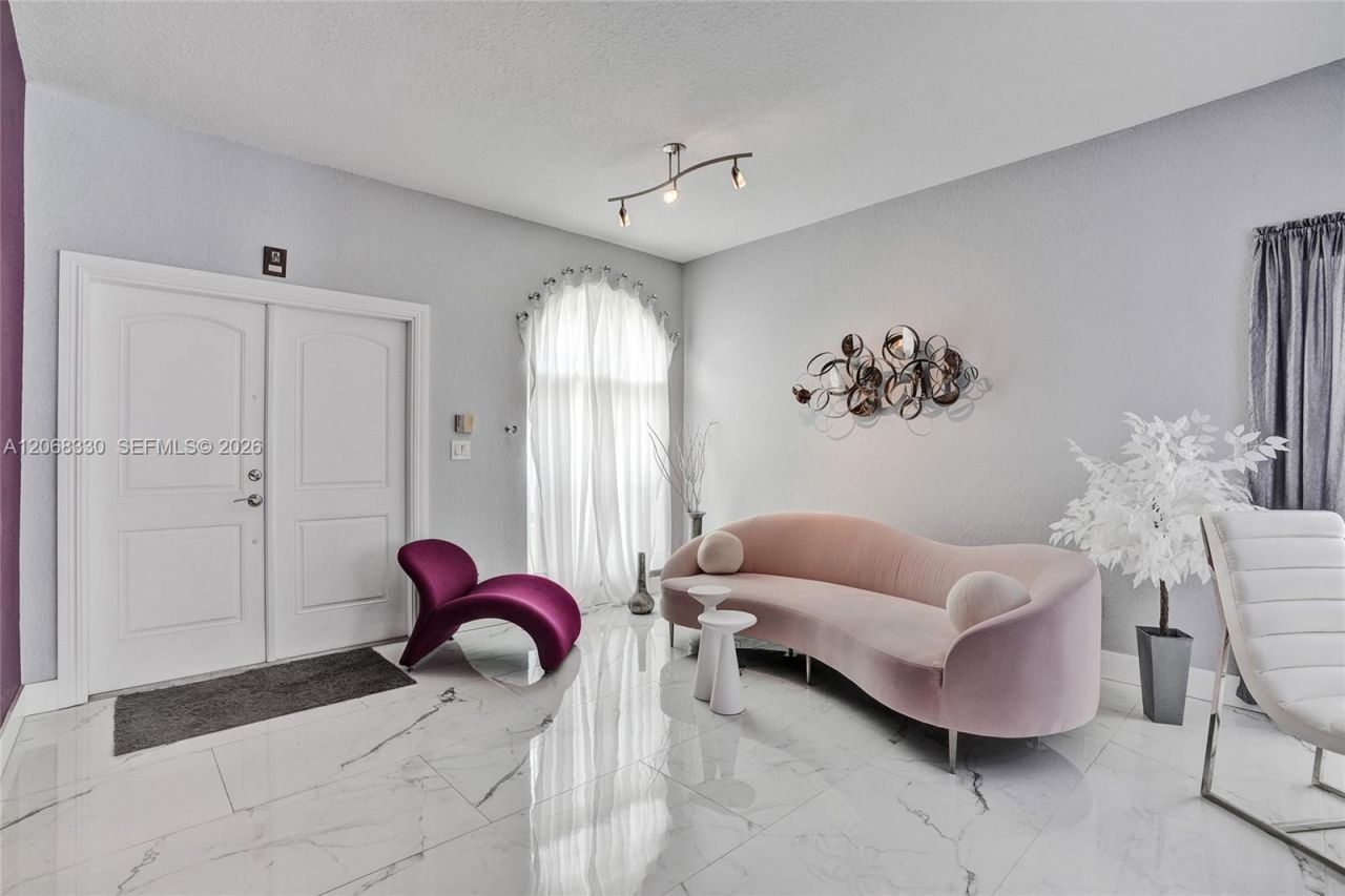 8816 NW 149th Ter, Miami Lakes, FL 33018 Photo