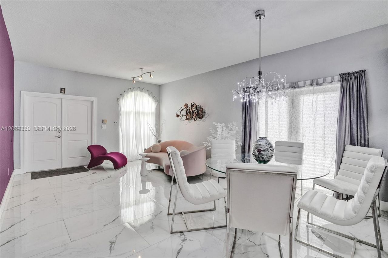 8816 NW 149th Ter, Miami Lakes, FL 33018 Photo