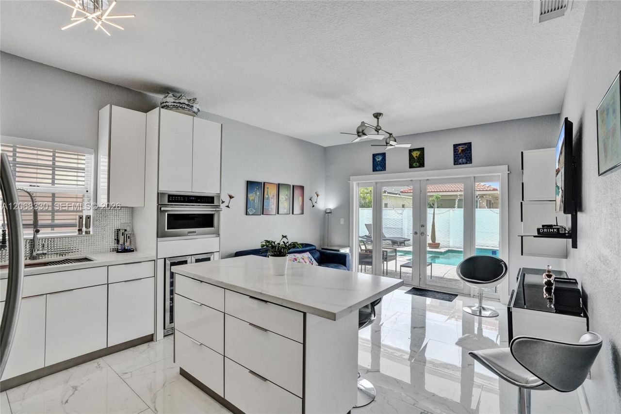 8816 NW 149th Ter, Miami Lakes, FL 33018 Photo