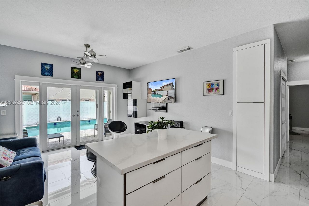 8816 NW 149th Ter, Miami Lakes, FL 33018 Photo