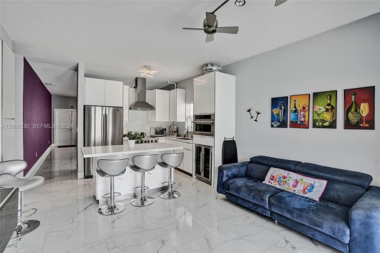 8816 NW 149th Ter, Miami Lakes, FL 33018 Photo