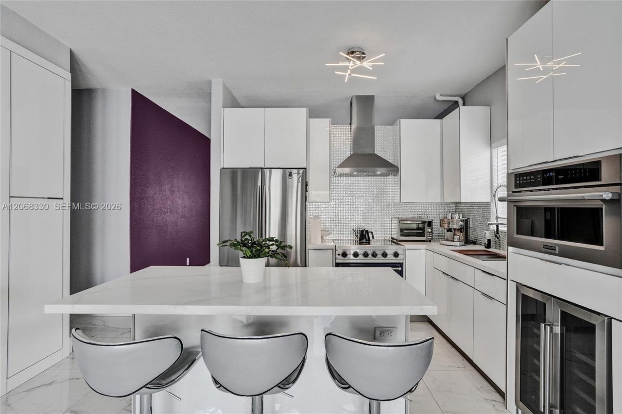 8816 NW 149th Ter, Miami Lakes, FL 33018 Photo