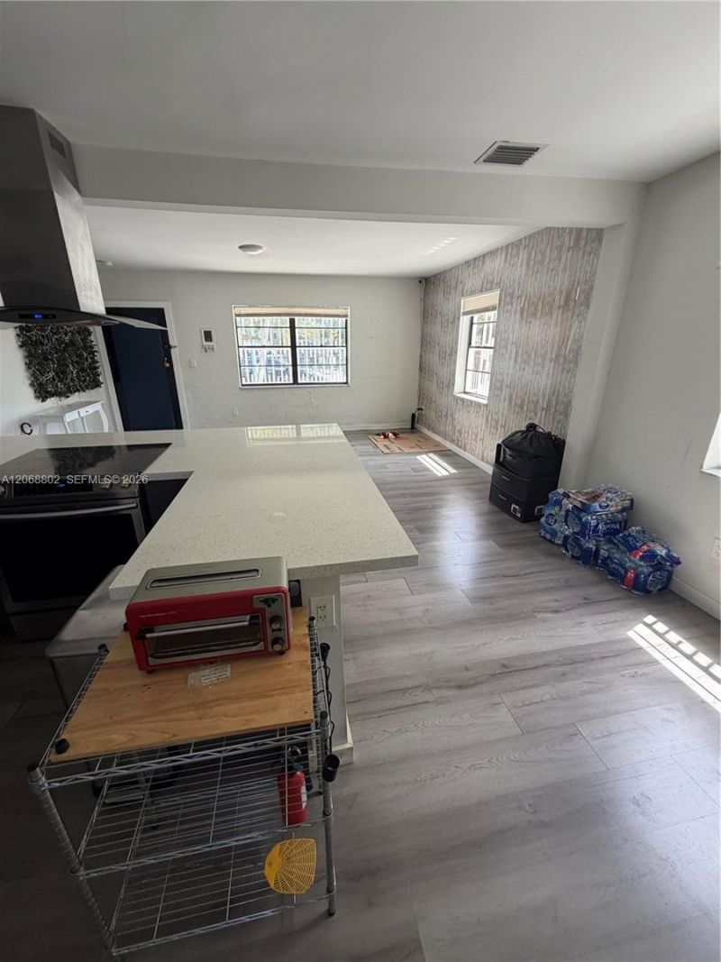 3311 NW 16th Ter , Miami, FL 33125 Photo