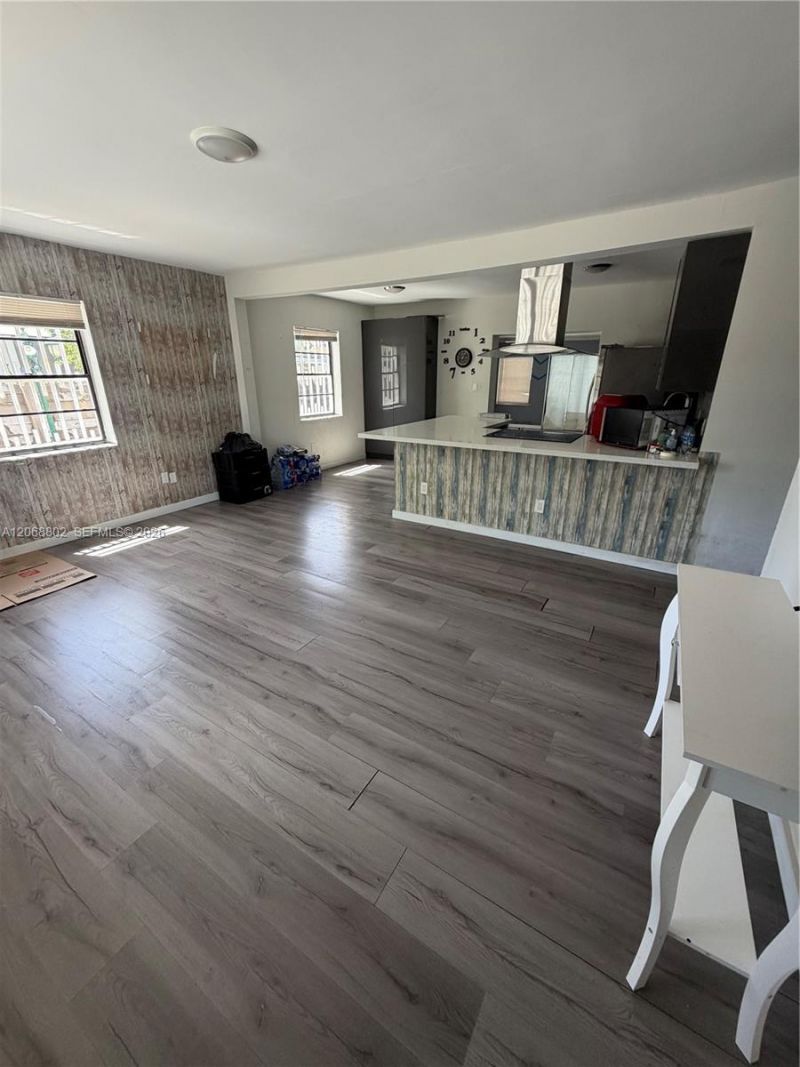 3311 NW 16th Ter , Miami, FL 33125 Photo