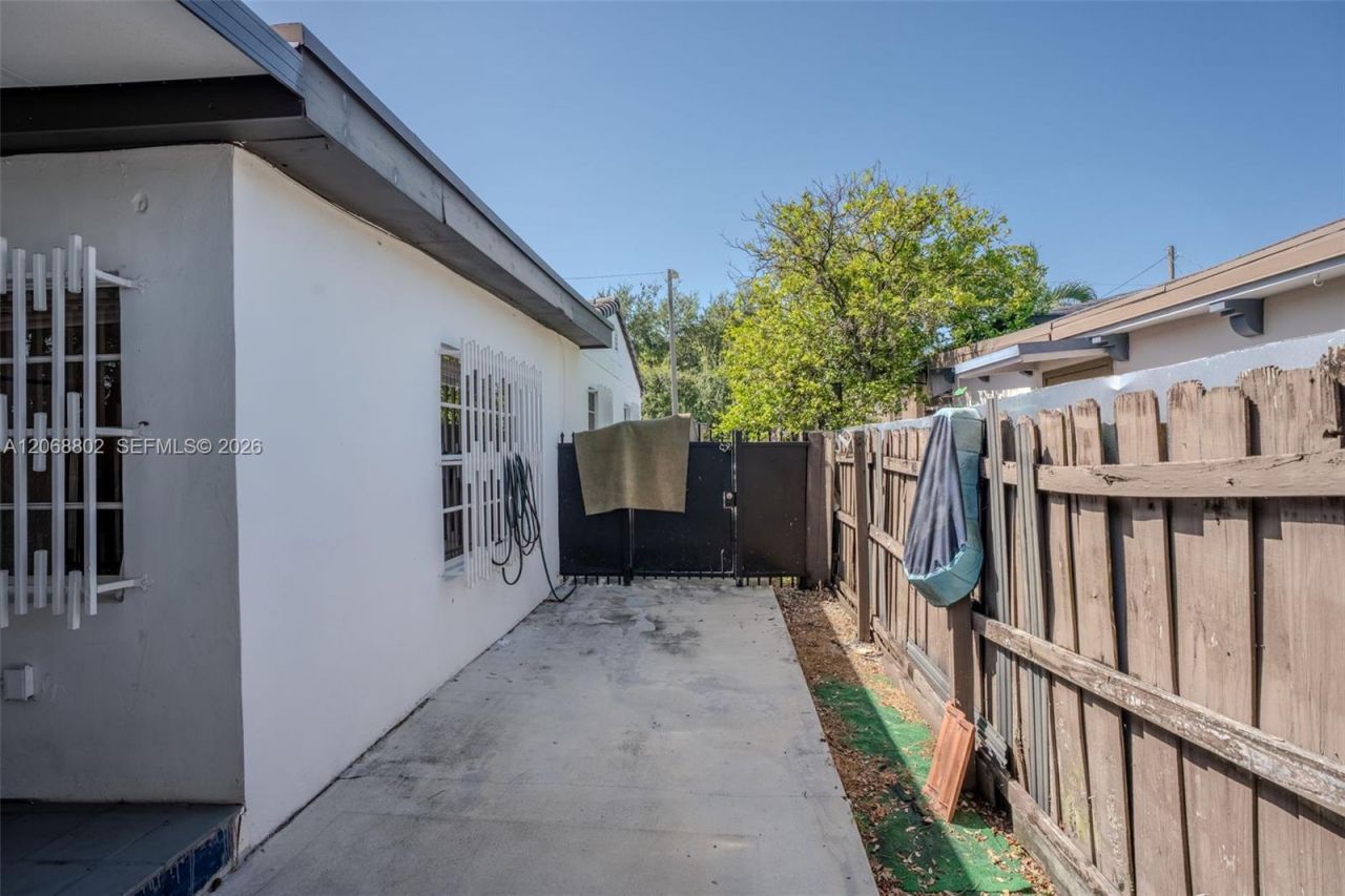 3311 NW 16th Ter, Miami, FL 33125 Photo