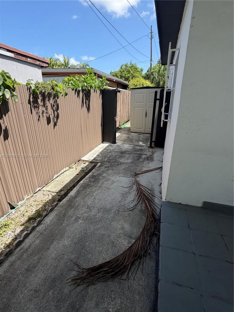 3311 NW 16th Ter , Miami, FL 33125 Photo