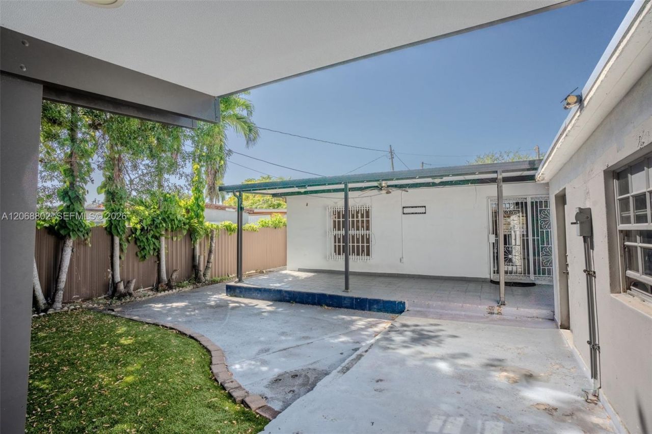 3311 NW 16th Ter, Miami, FL 33125 Photo