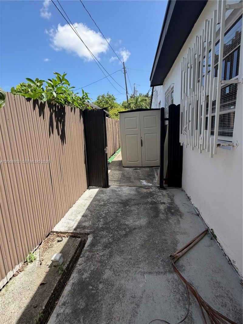 3311 NW 16th Ter , Miami, FL 33125 Photo