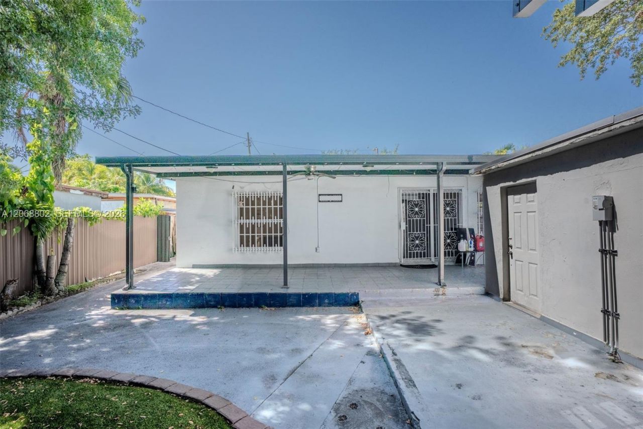 3311 NW 16th Ter, Miami, FL 33125 Photo