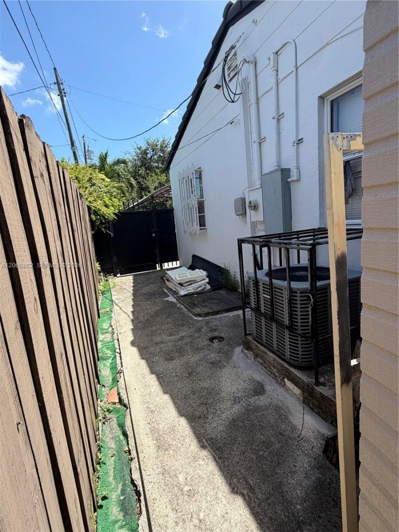 3311 NW 16th Ter , Miami, FL 33125 Photo