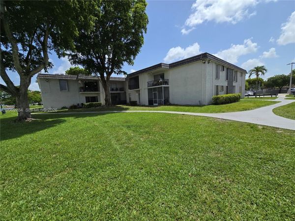 10375 N Kendall Dr , Unit J7, Miami, FL 33176