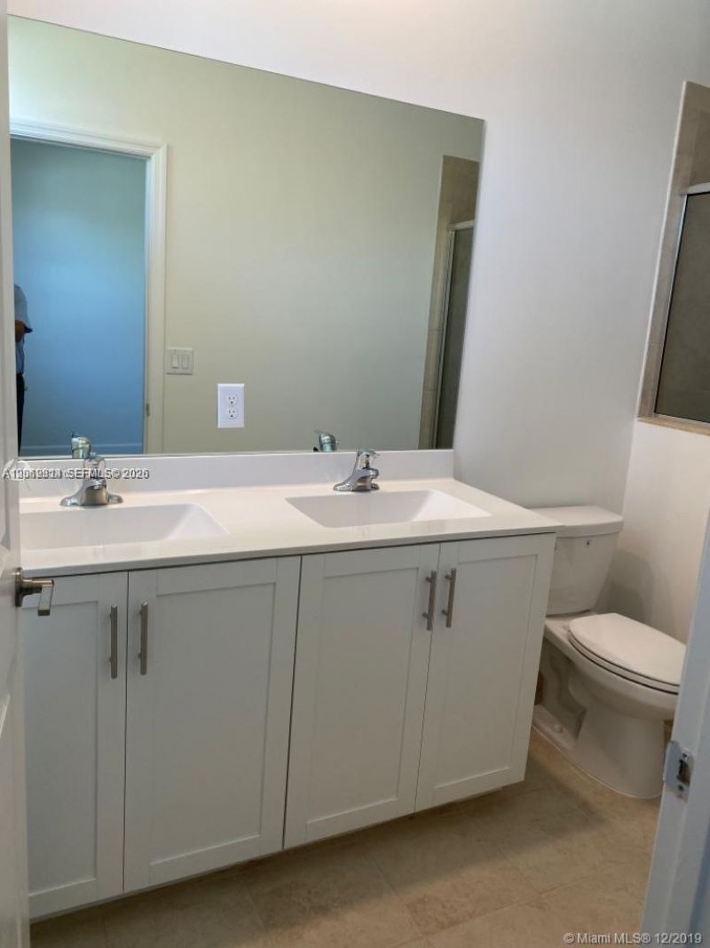 388 NE 208th Ter , Miami, FL 33179 Photo