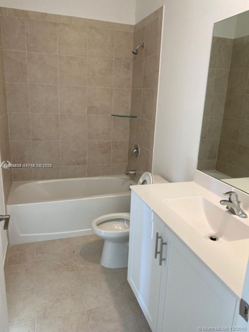 388 NE 208th Ter, Miami, FL 33179 Photo