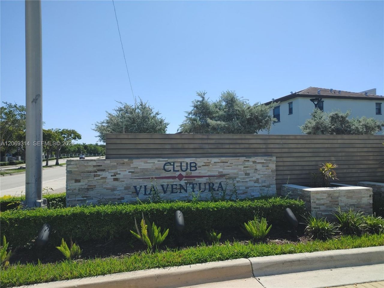 388 NE 208th Ter , Miami, FL 33179 Photo