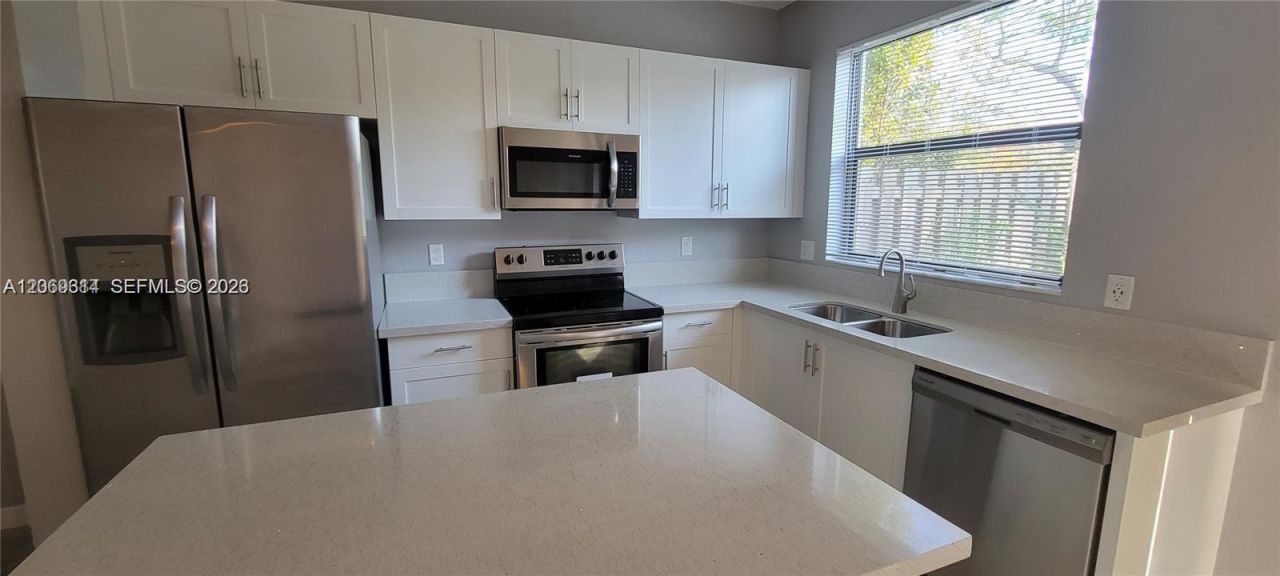388 NE 208th Ter , Miami, FL 33179 Photo