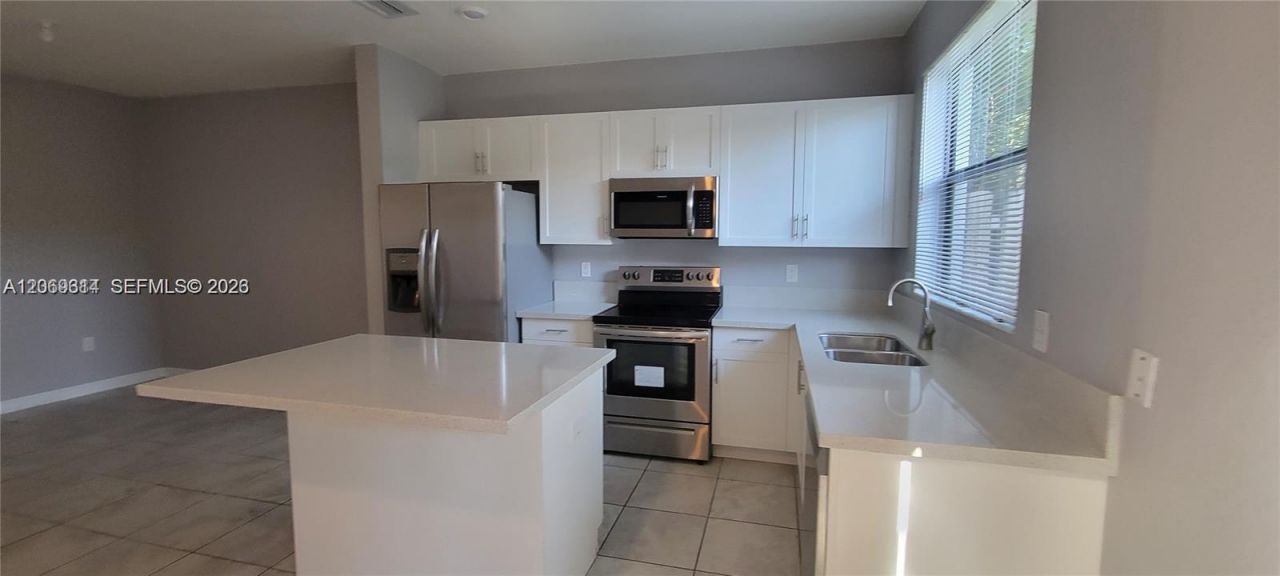 388 NE 208th Ter , Miami, FL 33179 Photo