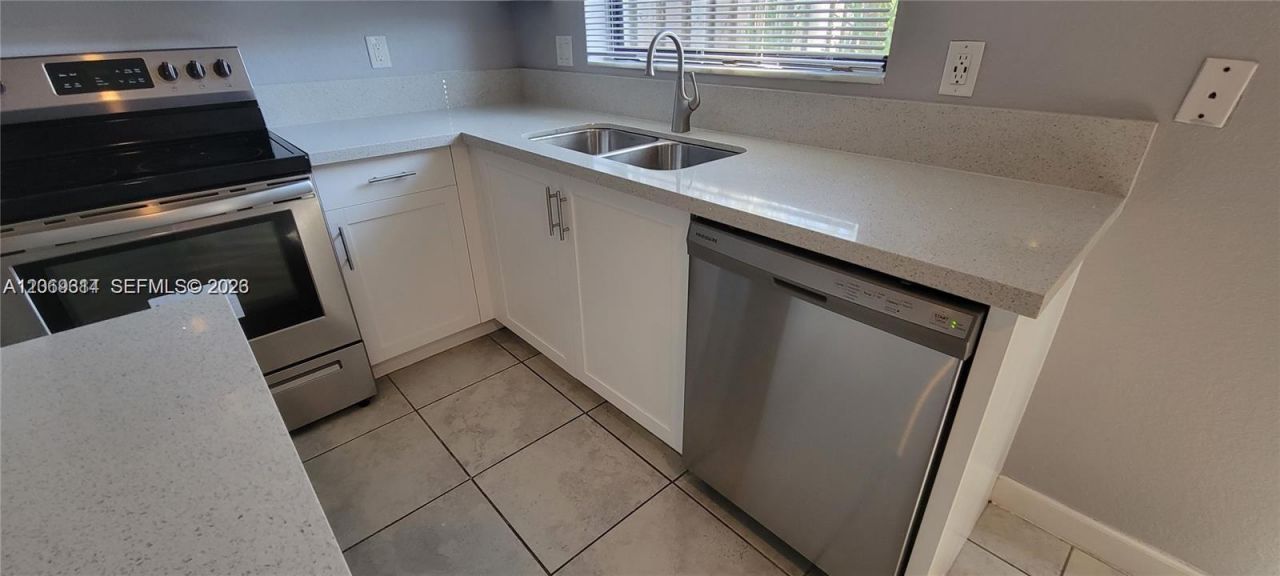 388 NE 208th Ter , Miami, FL 33179 Photo
